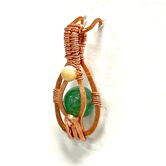 HANDMADE Green Aventurine Mother of Pearl Pendant Hand Wrapped & Hammered Copper - Picture 7 of 10